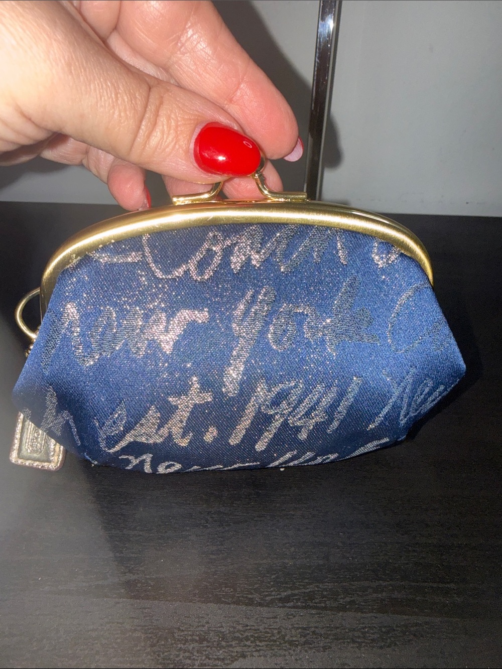 Coach Poppy Signature Script Print Kiss-Lock Coin Purse - Picture 8 of 10